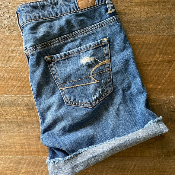 AE Women’s boyfriend fit jean shorts size 6 - Picture 2 of 2